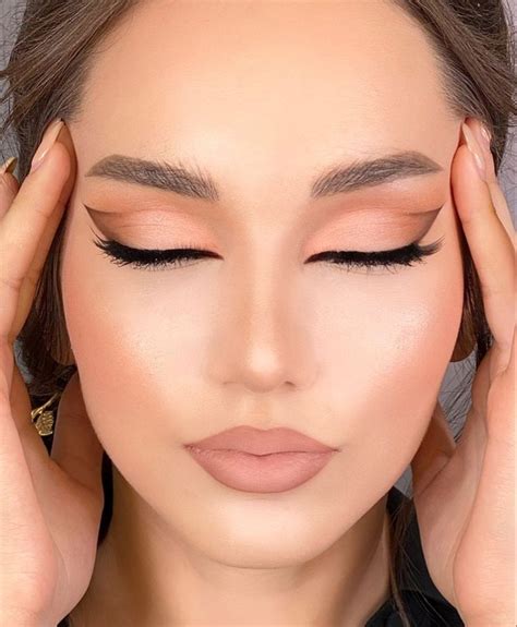 What make-ahead real food dishes simplify a big family holiday dinner?