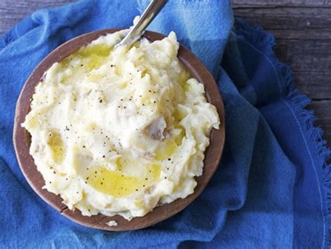 Creamy Mashed Potatoes - A Basic Recipe | The Hungry Waitress