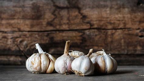11 Proven Health Benefits of Garlic