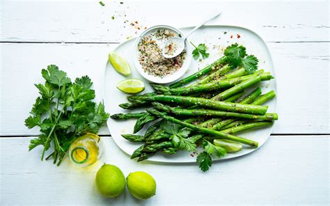 ASPARAGUS &amp; BEETROOT SALAD WITH POMEGRANATE &amp; MINT DRESSING - LeaderBrand