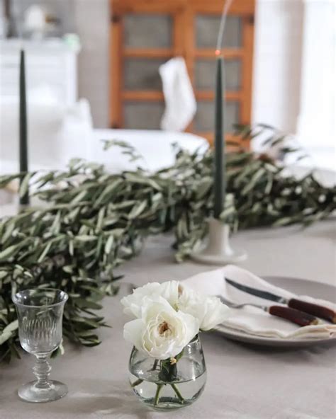 How to set a cozy and simple holiday table - Lemon Grove Lane