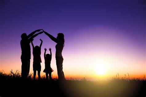 5 THINGS TO CONSIDER BEFORE STARTING A FAMILY | HOWUKNOW