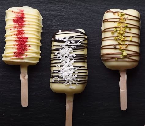 10 super festive holiday desserts to eat while waiting for Santa