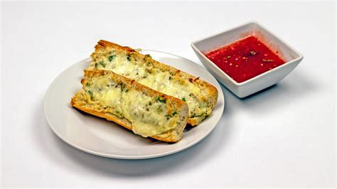 Cheesy Garlic Bread [4K UHD Video] - YouTube