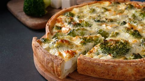 8 Best And 8 Worst Foods To Eat At A Breakfast Buffet