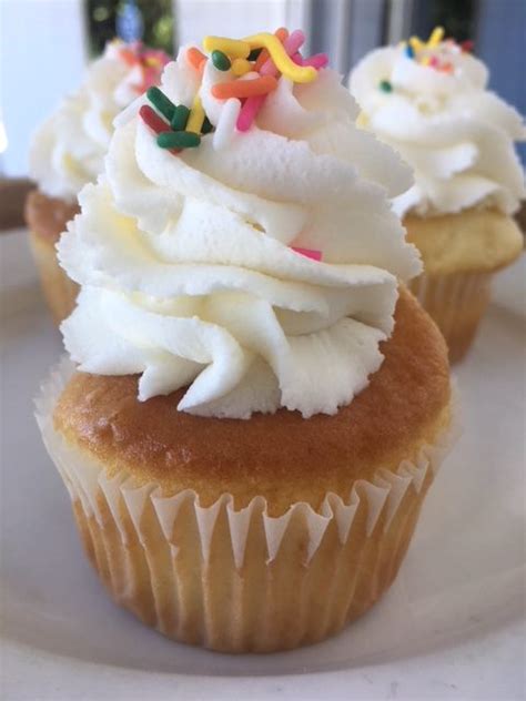 Birthday Cake Cupcake - Vanilla Butter Crem Icing - Delightful Dishes