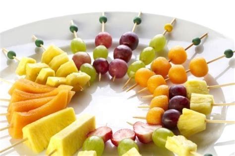 Brochetas de fruta, super original | Fruit, Food, Food and drink