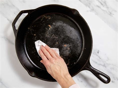 How to Season a Cast Iron Skillet