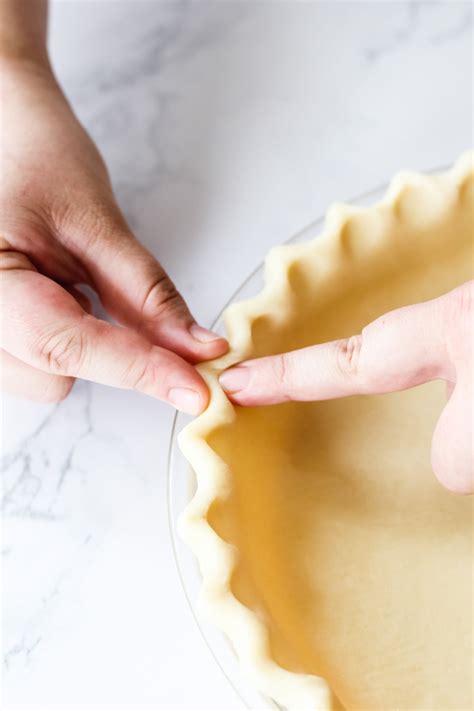 How to Make a Crimped Pie Crust - A Pretty Life In The Suburbs