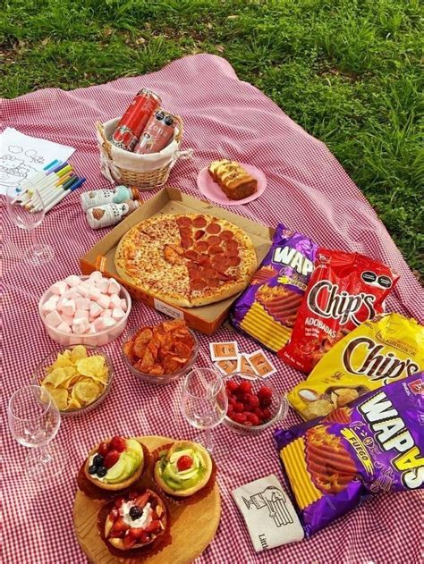 Picnic Ideas: Delicious Snacks and Drinks for a Perfect Outdoor Gathering