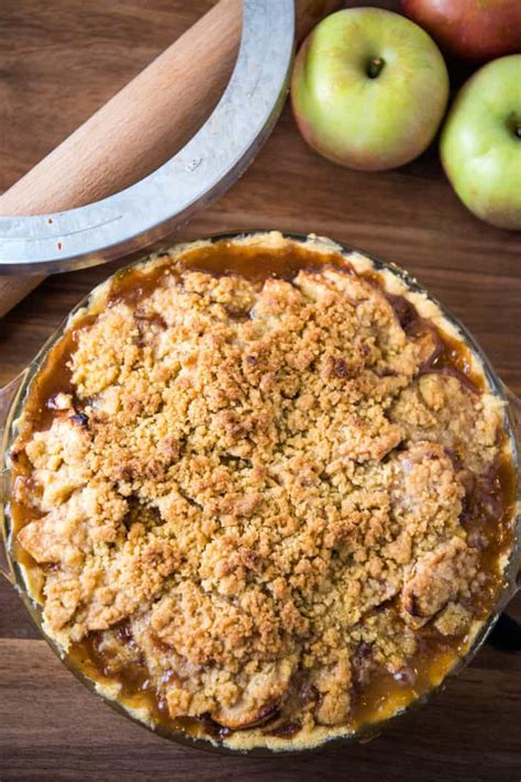 How to Keep Pie Crust from Burning - 3 Ways to Protect Edges ...