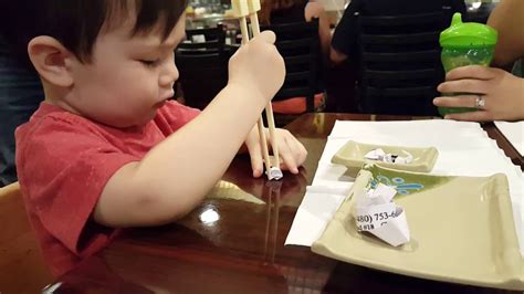 Kid Learning to Use Chopsticks - YouTube