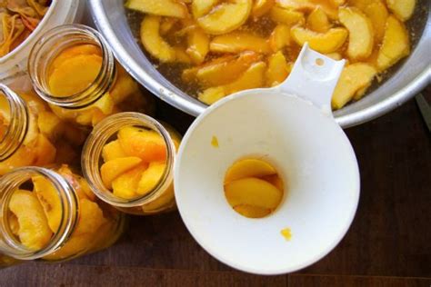 How to Use a Canning Pot or Boiling Water Bath Canner • A Traditional Life