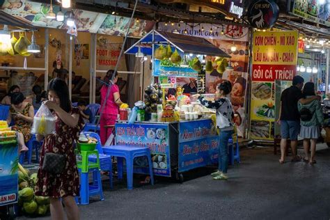 Exploring Local Food Markets and Street Food on Your Travels