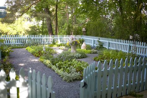 15 Vegetable Garden Fence Ideas to Protect Your Plants