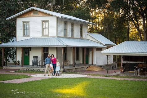 Building a Dream: Homestead Family Portraits