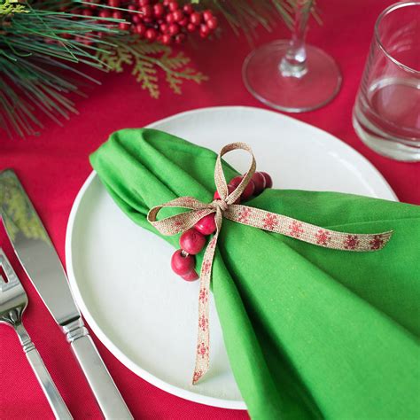 Create Beautiful Table Decor This Holiday Season