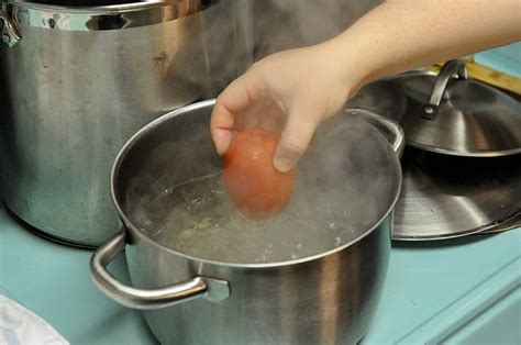 Canning Whole Peeled Tomatoes – Food in Jars