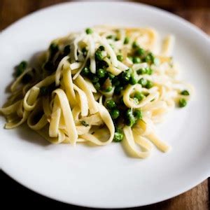 Garlic Shallot Thyme Linguini with Peas Recipe