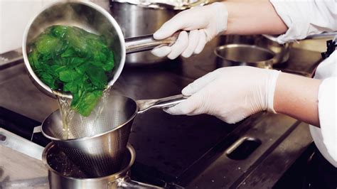 The Reason You Should Pay Close Attention When Blanching Vegetables