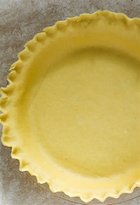 Easy Buttery Flaky Pie Crust - Everyday Eileen