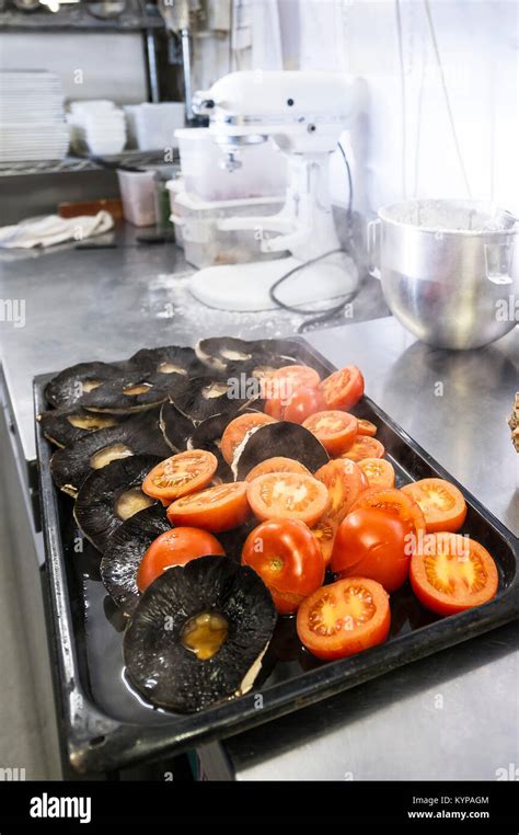 Food preparation in a restaurant kitchen Stock Photo - Alamy