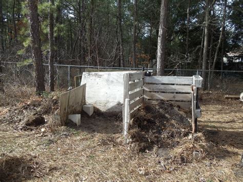 Debbie&#039;s Potager: A New Compost Pile