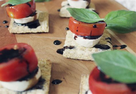 What simple, homemade touches elevate country holiday entertaining without stress?