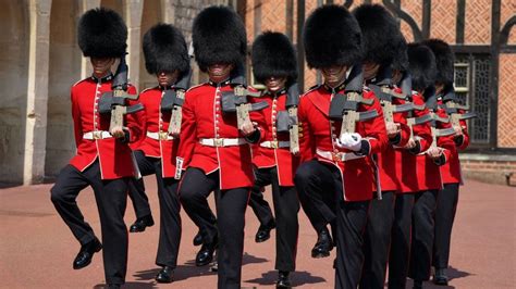 Changing of the Guard: What is it and where did it start? - BBC Newsround
