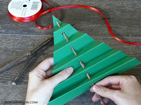 FOLDED PAPER TREE: AN EASY CHRISTMAS CRAFT FOR KIDS!