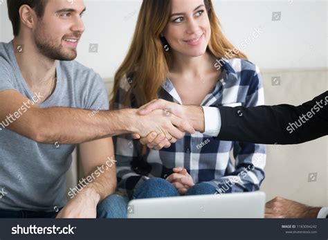102 People meeting for first time shaking hands 图片、库存照片和矢量图 | Shutterstock