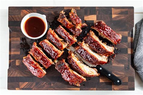 What easy, real food make-ahead dishes simplify holiday entertaining for country hosts?