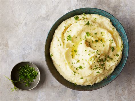 Roasted Garlic Mashed Potatoes | Savory