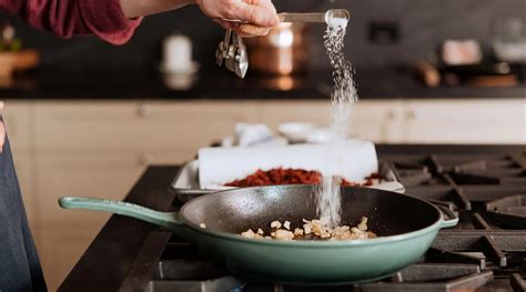 Easy cast iron skillet seasoning for non-stick cooking?
