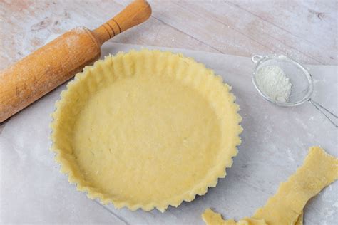 How to prevent soggy bottom pie crusts for homemade fruit pies?