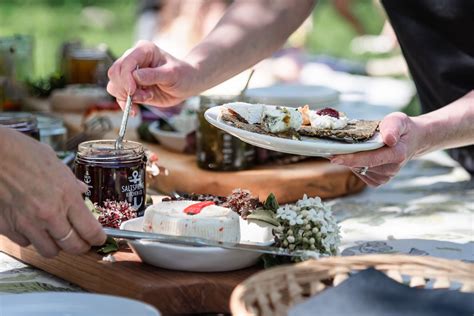 Picnic Perfect with Local Food from the Southern Gulf Islands