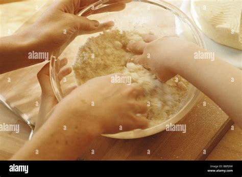 Child mixing colours hi-res stock photography and images - Alamy