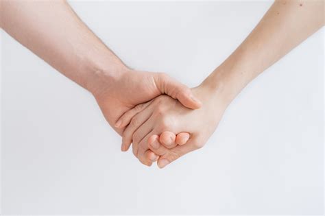Picture Of Couple Holding Hands - Infoupdate.org