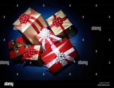 Pile gifts on black hi-res stock photography and images - Alamy