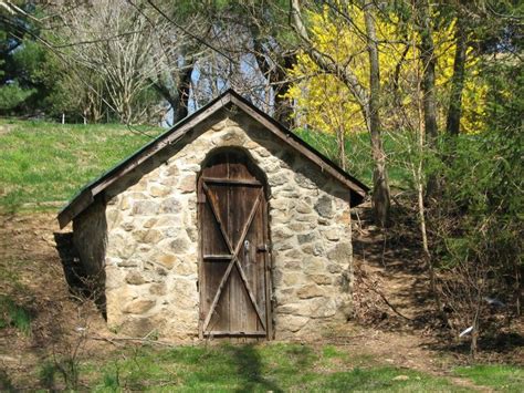 Root cellar entrance | Root cellar, Cellar, Entrance