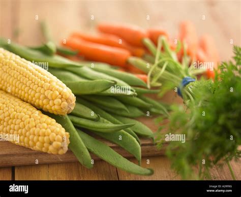 vegetables on a chopping board Stock Photo - Alamy