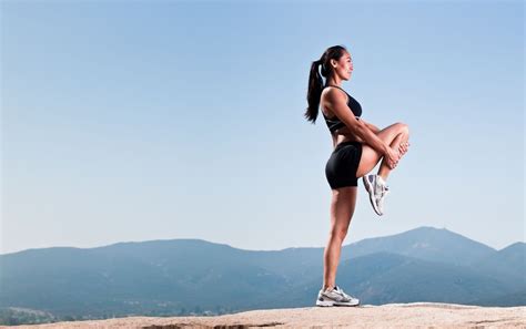 Static Stretching Vs Dynamic Stretching: Here’s When To Do Each