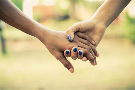 1000+ Great Holding Hands Photos · Pexels · Free Stock Photos