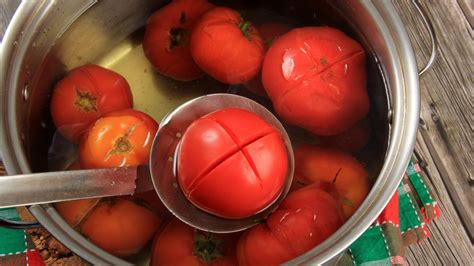 José Andrés' 3-Second Trick For Easily Peeling Tomatoes