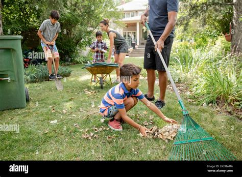 Child chores garden hi-res stock photography and images - Alamy