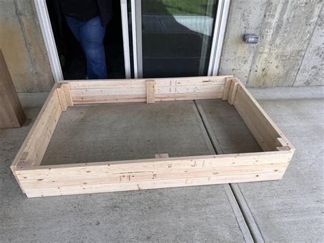 Finished my raised garden bed : r/BeginnerWoodWorking