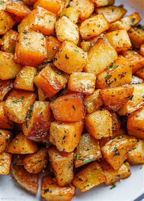 Garlic Roasted Potatoes Recipe – Roasted Potatoes in Oven — Eatwell101