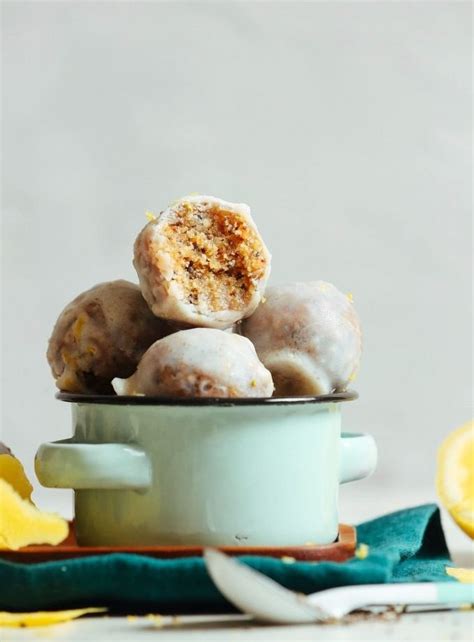 For real food blogs, how can BTS of kitchen mishaps build trust & engagement?