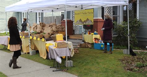 How to find genuine local food markets during slow travel?