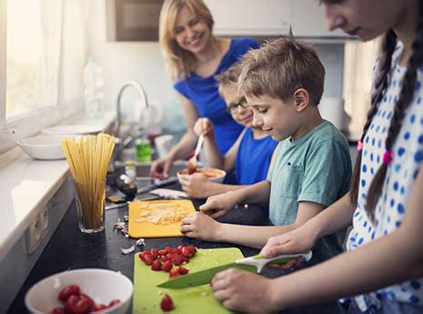 Tips for Teaching Kids to Cook